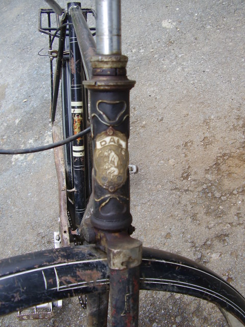 detalle del frente de la bicicleta antes de la restauracion por el tallercito Avila